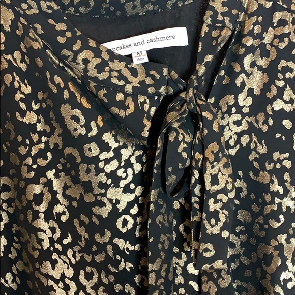 Leopard print blouse with tie neck. - Picture 3 of 8